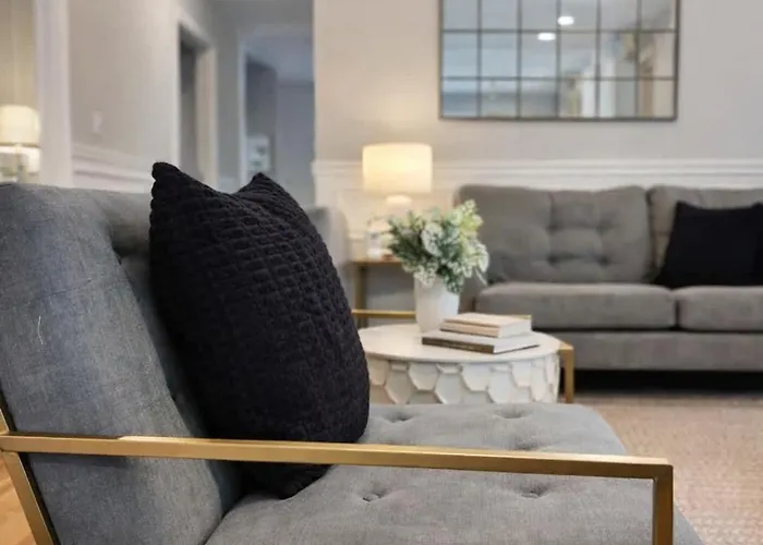 Spacious 5-bedroom Retreat In Ferienhaus *