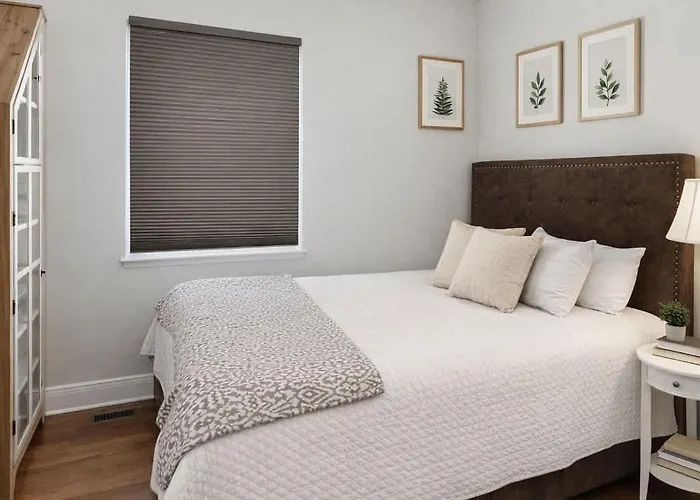 Spacious 5-bedroom Retreat In Ferienhaus *