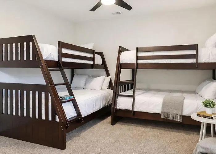 Ferienhaus Spacious 5-bedroom Retreat In Forest Park