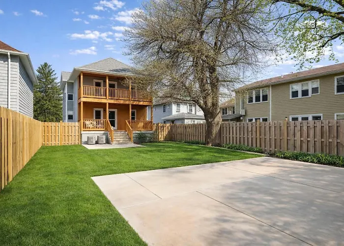 Spacious 5-bedroom Retreat In