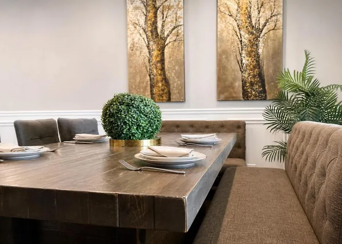 Spacious 5-bedroom Retreat In